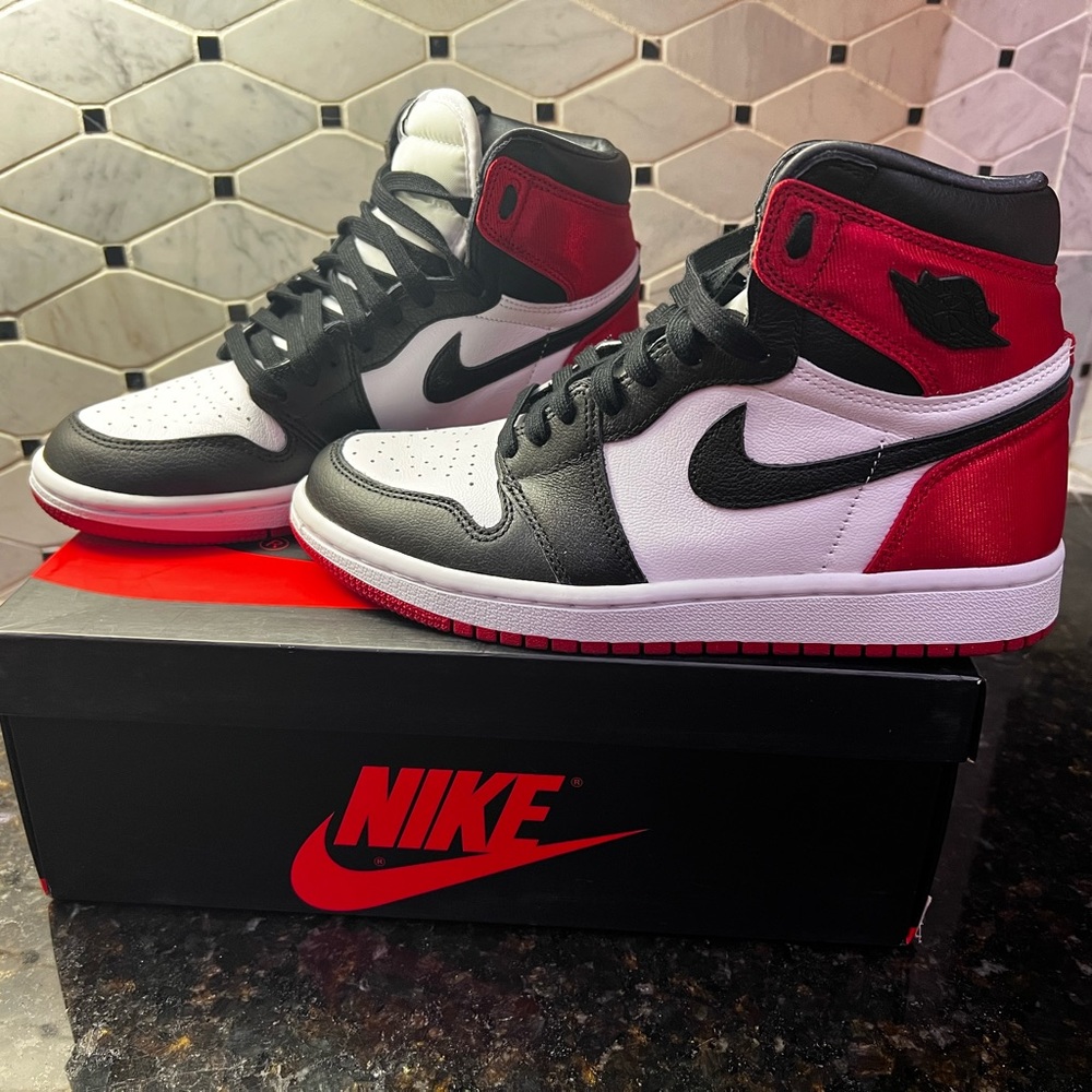 Nike Air Jordan 1 Retro High 'Satin Black Toe'